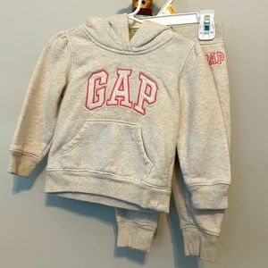 Girls Gap Sweatsuit 18-24M Like New!